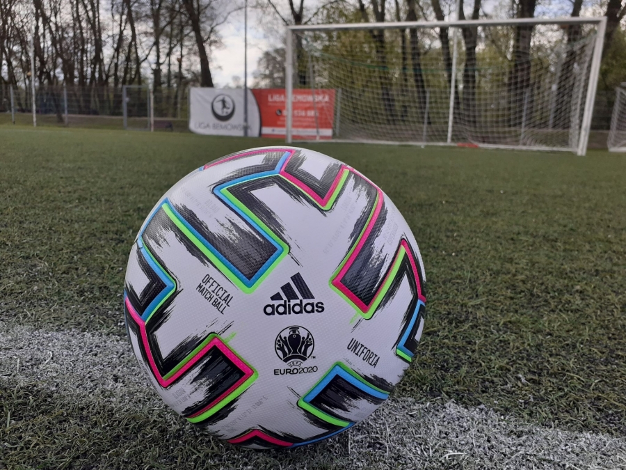 Adidas Uniforia oficjalną piłką meczową Mistrzostw i Pucharu Polski Superliga6!